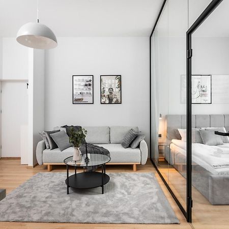 Modern Centrally Located Apartments - By Upstairs Krakov Exteriér fotografie