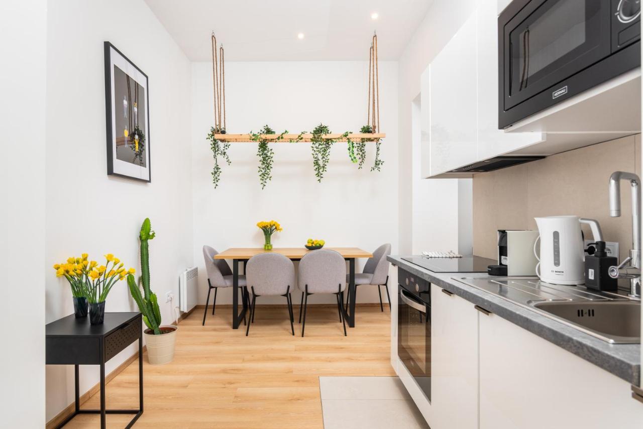 Modern Centrally Located Apartments - By Upstairs Krakov Exteriér fotografie