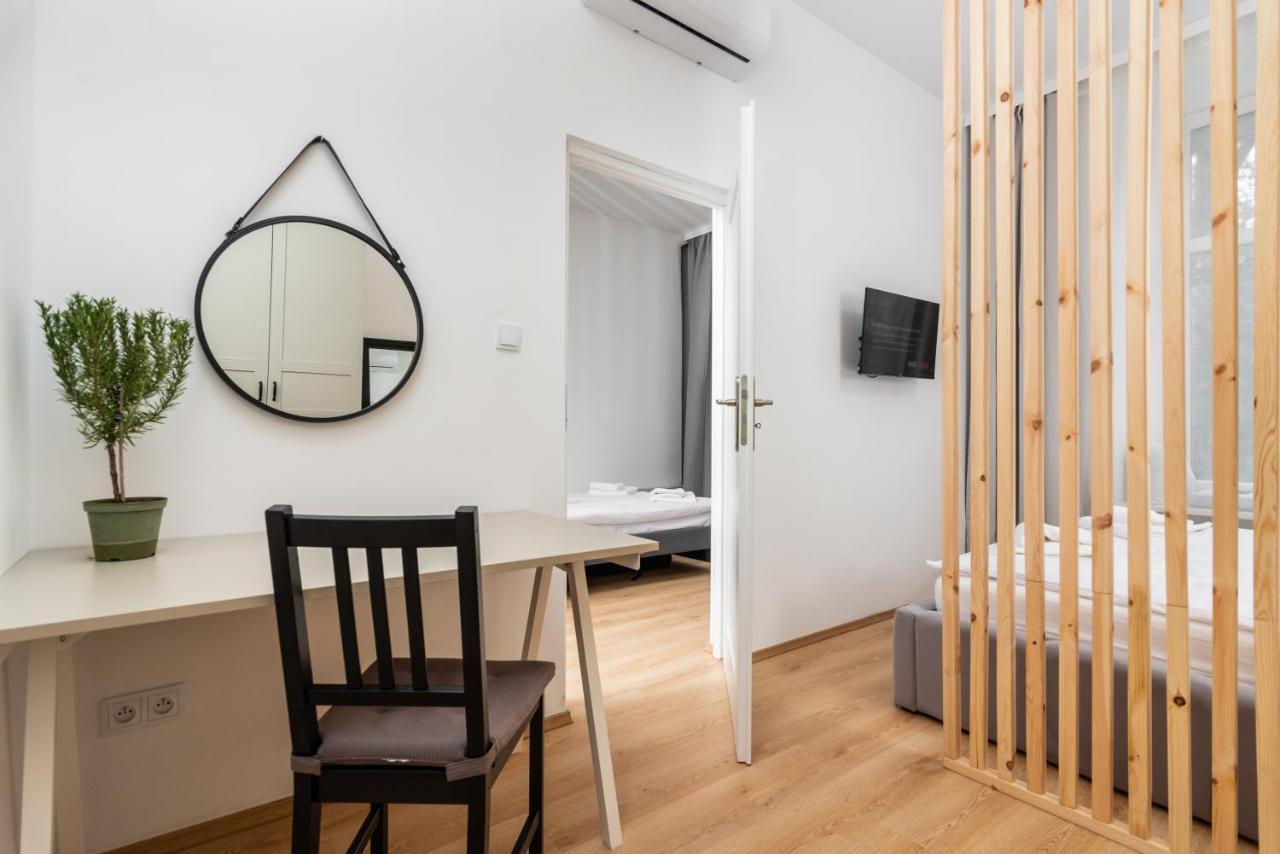 Modern Centrally Located Apartments - By Upstairs Krakov Exteriér fotografie