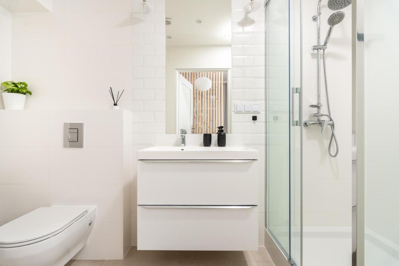 Modern Centrally Located Apartments - By Upstairs Krakov Exteriér fotografie