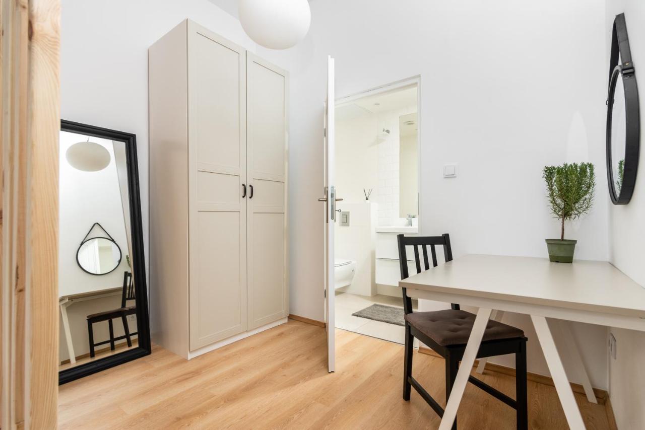 Modern Centrally Located Apartments - By Upstairs Krakov Exteriér fotografie